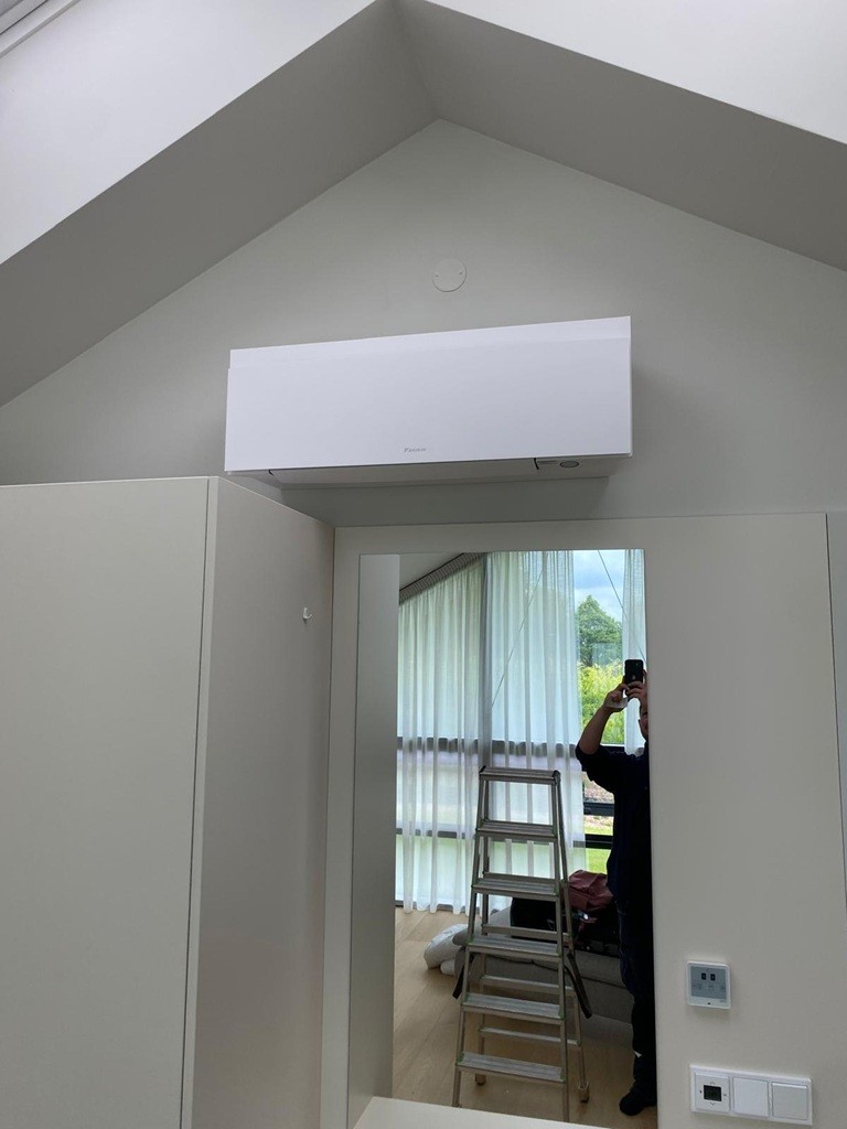 Instalace klimatizace Daikin EMURA multisplit - Třebihošť